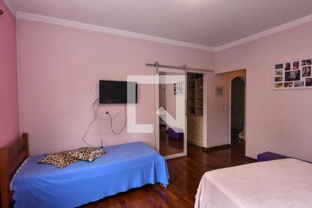 Casa à venda com 660m², 3 quartos e 6 vagas Casa à venda com 660m², 3 quartos e 6 vagasQuarto 2 - Suíte