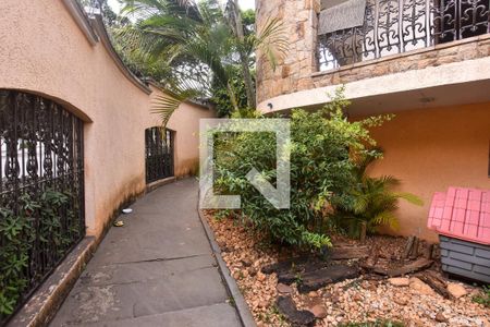 Casa à venda com 660m², 3 quartos e 6 vagas Casa à venda com 660m², 3 quartos e 6 vagasQuintal