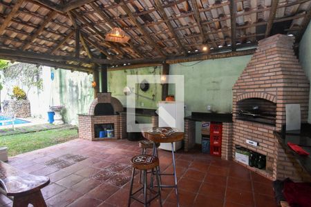 Casa à venda com 660m², 3 quartos e 6 vagas Casa à venda com 660m², 3 quartos e 6 vagasChurrasqueira