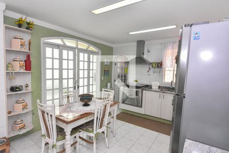 Casa à venda com 660m², 3 quartos e 6 vagas Casa à venda com 660m², 3 quartos e 6 vagasCozinha