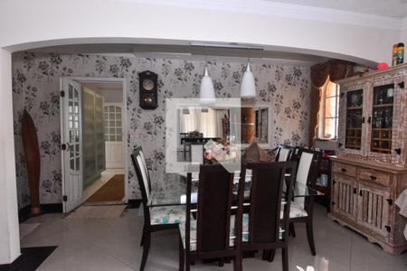 Casa à venda com 660m², 3 quartos e 6 vagas Casa à venda com 660m², 3 quartos e 6 vagasSala de Jantar