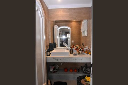 Casa à venda com 660m², 3 quartos e 6 vagas Casa à venda com 660m², 3 quartos e 6 vagasLavabo