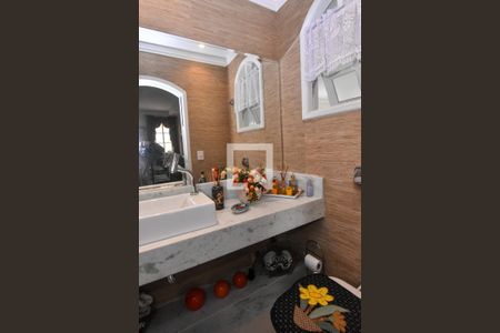 Casa à venda com 660m², 3 quartos e 6 vagas Casa à venda com 660m², 3 quartos e 6 vagasLavabo