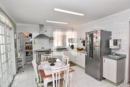 Casa à venda com 660m², 3 quartos e 6 vagas Casa à venda com 660m², 3 quartos e 6 vagasCozinha