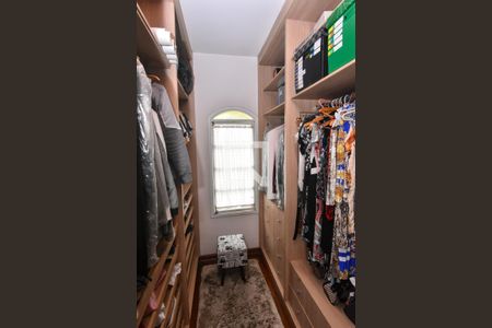 Casa à venda com 660m², 3 quartos e 6 vagas Casa à venda com 660m², 3 quartos e 6 vagasCloset da suíte 1