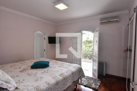 Casa à venda com 660m², 3 quartos e 6 vagas Casa à venda com 660m², 3 quartos e 6 vagasSuíte master