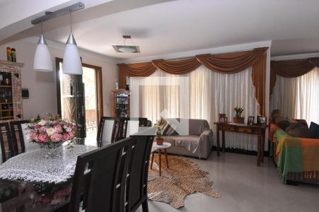 Casa à venda com 660m², 3 quartos e 6 vagas Casa à venda com 660m², 3 quartos e 6 vagasSala de Jantar