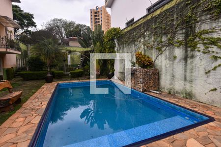 Casa à venda com 660m², 3 quartos e 6 vagas Casa à venda com 660m², 3 quartos e 6 vagasPiscina