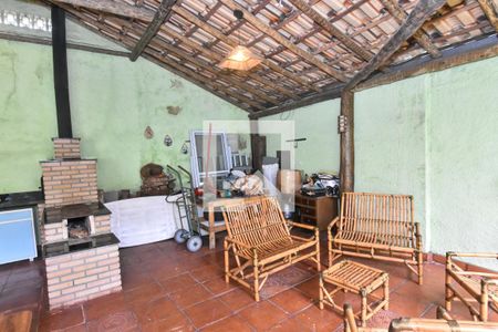 Casa à venda com 660m², 3 quartos e 6 vagas Casa à venda com 660m², 3 quartos e 6 vagasChurrasqueira