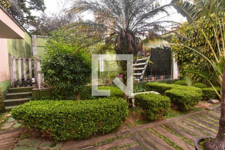 Casa à venda com 660m², 3 quartos e 6 vagas Casa à venda com 660m², 3 quartos e 6 vagasJardim