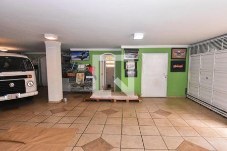 Casa à venda com 660m², 3 quartos e 6 vagas Casa à venda com 660m², 3 quartos e 6 vagasGaragem