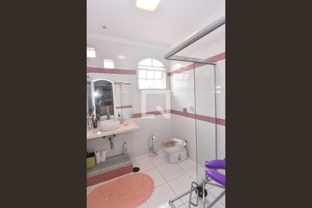 Casa à venda com 660m², 3 quartos e 6 vagas Casa à venda com 660m², 3 quartos e 6 vagasBanheiro da Suíte 2