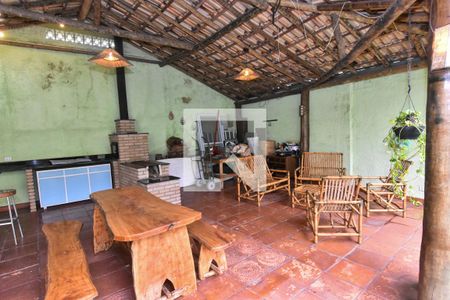 Casa à venda com 660m², 3 quartos e 6 vagas Casa à venda com 660m², 3 quartos e 6 vagasChurrasqueira