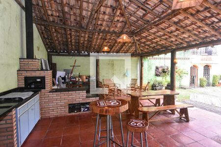 Casa à venda com 660m², 3 quartos e 6 vagas Casa à venda com 660m², 3 quartos e 6 vagasChurrasqueira