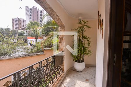 Casa à venda com 660m², 3 quartos e 6 vagas Casa à venda com 660m², 3 quartos e 6 vagasEntrada
