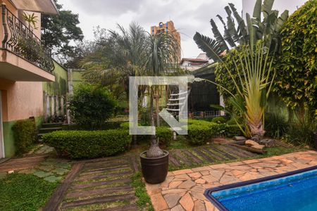 Casa à venda com 660m², 3 quartos e 6 vagas Casa à venda com 660m², 3 quartos e 6 vagasPiscina