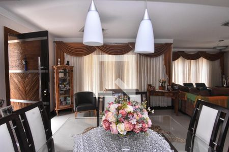 Casa à venda com 660m², 3 quartos e 6 vagas Casa à venda com 660m², 3 quartos e 6 vagasSala de Jantar