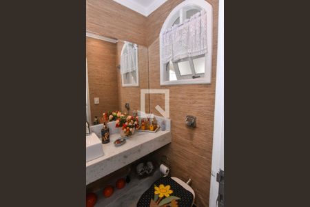 Casa à venda com 660m², 3 quartos e 6 vagas Casa à venda com 660m², 3 quartos e 6 vagasLavabo