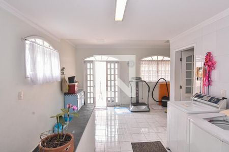 Casa à venda com 660m², 3 quartos e 6 vagas Casa à venda com 660m², 3 quartos e 6 vagasÁrea de Serviço