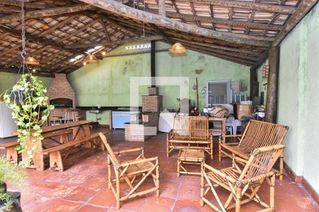 Casa à venda com 660m², 3 quartos e 6 vagas Casa à venda com 660m², 3 quartos e 6 vagasChurrasqueira