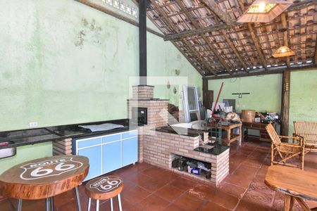 Casa à venda com 660m², 3 quartos e 6 vagas Casa à venda com 660m², 3 quartos e 6 vagasChurrasqueira