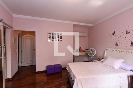 Casa à venda com 660m², 3 quartos e 6 vagas Casa à venda com 660m², 3 quartos e 6 vagasQuarto 2 - Suíte