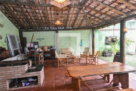 Casa à venda com 660m², 3 quartos e 6 vagas Casa à venda com 660m², 3 quartos e 6 vagasChurrasqueira