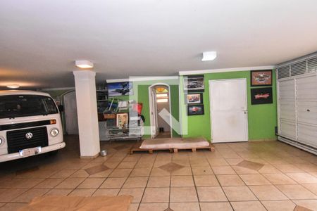 Casa à venda com 660m², 3 quartos e 6 vagas Casa à venda com 660m², 3 quartos e 6 vagasGaragem