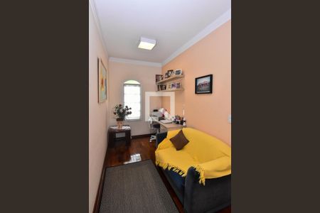 Casa à venda com 660m², 3 quartos e 6 vagas Casa à venda com 660m², 3 quartos e 6 vagasEscritório