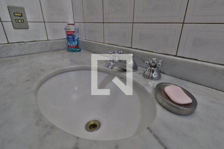 Casa à venda com 107m², 3 quartos e 2 vagasBanheiro