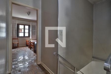 Casa à venda com 107m², 3 quartos e 2 vagasEscada