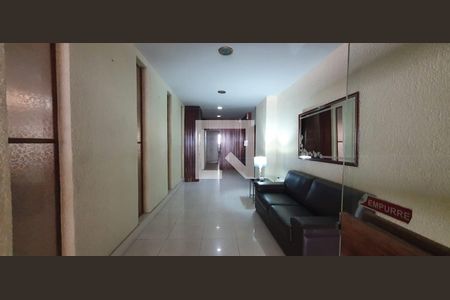 Apartamento à venda com 67m², 2 quartos e 3 vagas Apartamento à venda com 67m², 2 quartos e 3 vagasHall