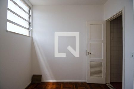 Apartamento à venda com 67m², 2 quartos e 3 vagas Apartamento à venda com 67m², 2 quartos e 3 vagasQuarto de Serviço
