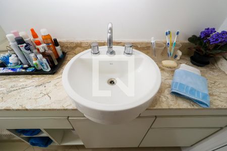 Apartamento à venda com 118m², 4 quartos e 3 vagas Apartamento à venda com 118m², 4 quartos e 3 vagasDetalhe banheiro