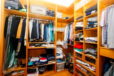 Apartamento à venda com 118m², 4 quartos e 3 vagas Apartamento à venda com 118m², 4 quartos e 3 vagasCloset do quarto