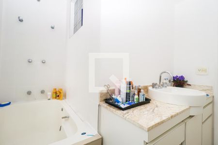 Apartamento à venda com 118m², 4 quartos e 3 vagas Apartamento à venda com 118m², 4 quartos e 3 vagasBanheiro da Suíte