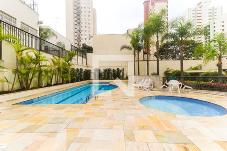 Apartamento à venda com 118m², 4 quartos e 3 vagas Apartamento à venda com 118m², 4 quartos e 3 vagasÁrea comum - Piscina