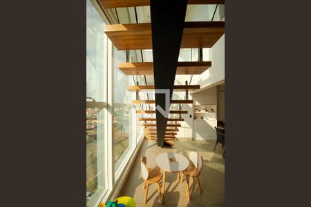 Apartamento à venda com 198m², 3 quartos e 3 vagasEscada