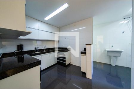 Apartamento à venda com 111m², 3 quartos e 3 vagas Apartamento à venda com 111m², 3 quartos e 3 vagasCozinha