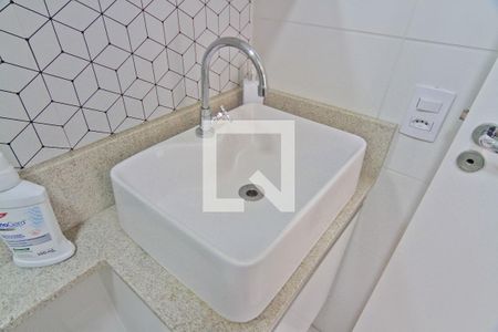 Banheiro de apartamento para alugar com 1 quarto, 30m² em Vila Palmeiras, São Paulo