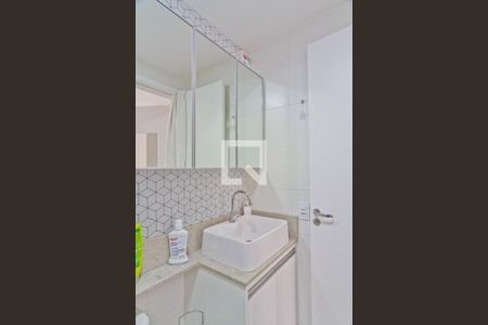 Banheiro de apartamento para alugar com 1 quarto, 30m² em Vila Palmeiras, São Paulo