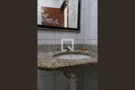 Casa para alugar com 107m², 2 quartos e 1 vaga Casa para alugar com 107m², 2 quartos e 1 vagaBanheiro social