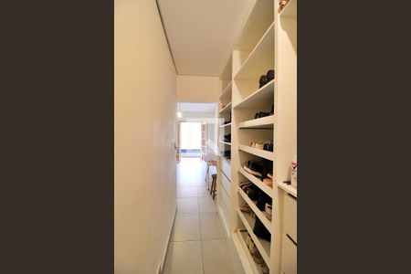 Casa à venda com 164m², 2 quartos e 2 vagasCloset