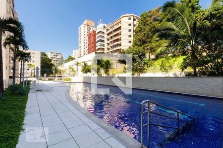 Apartamento à venda com 101m², 3 quartos e 1 vaga Apartamento à venda com 101m², 3 quartos e 1 vagaPiscina