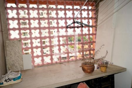 Apartamento à venda com 100m², 2 quartos e sem vaga Apartamento à venda com 100m², 2 quartos e sem vagaCozinha e Área de Serviço