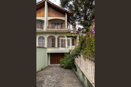 Casa à venda com 700m², 3 quartos e 6 vagasEntrada