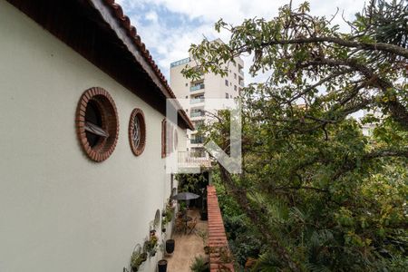 Casa à venda com 700m², 3 quartos e 6 vagasVaranda Lateral da Suíte