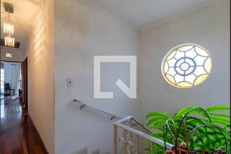 Casa à venda com 700m², 3 quartos e 6 vagasCorredor e Escada