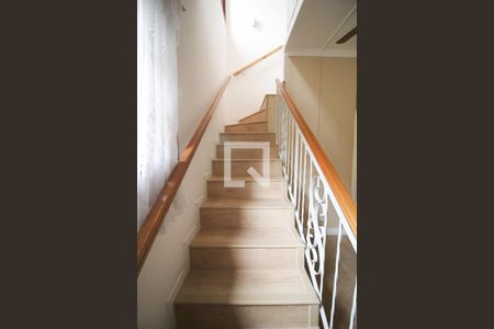 Casa à venda com 150m², 4 quartos e 1 vagaescada