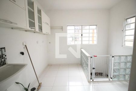Casa à venda com 150m², 4 quartos e 1 vagaarea de serviço